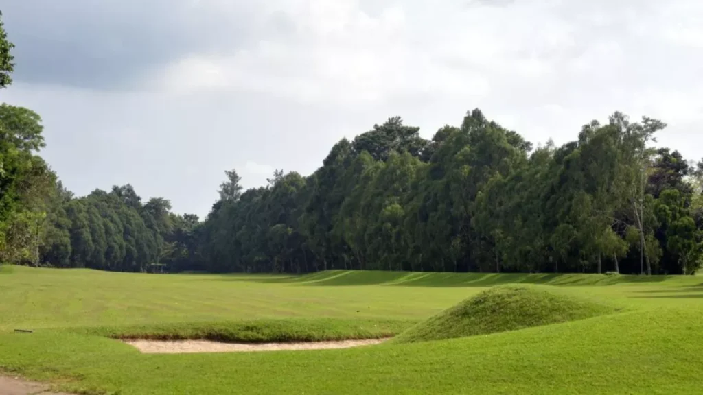 lapangan golf adi sutjipto